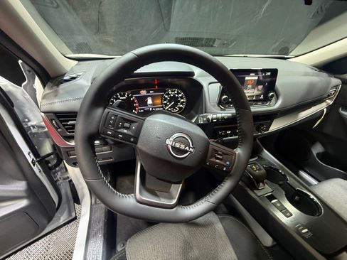 New 2026 Nissan Rogue SV FWD image 9