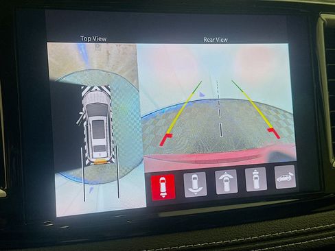 Used 2023 Chrysler Pacifica Touring-L image 22