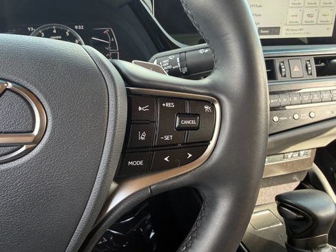 Used 2025 Lexus ES 350 w/ Premium Package FWD image 18