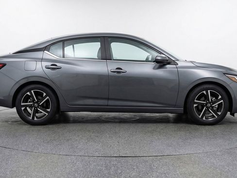 Used 2025 Nissan Sentra SV image 11