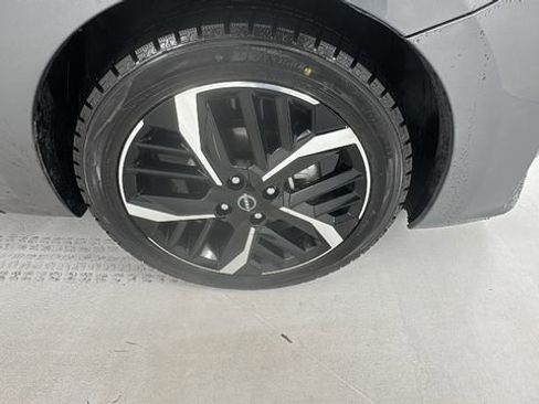 Used 2025 Nissan Versa SR image 9