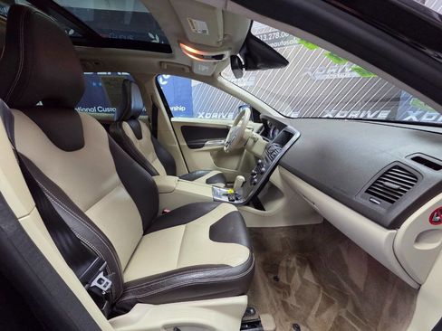 Used 2012 Volvo XC60 T6 R-Design image 26