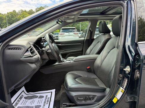 Used 2020 Toyota Camry XSE FWD image 12