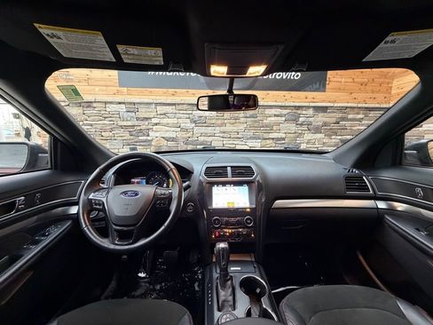 Used 2018 Ford Explorer XLT w/ Equipment Group 202A image 16