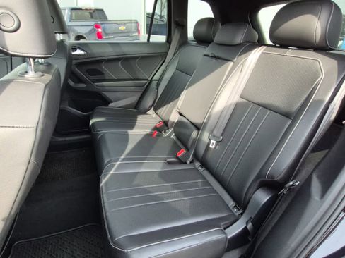 Used 2022 Volkswagen Tiguan SE R-Line image 7