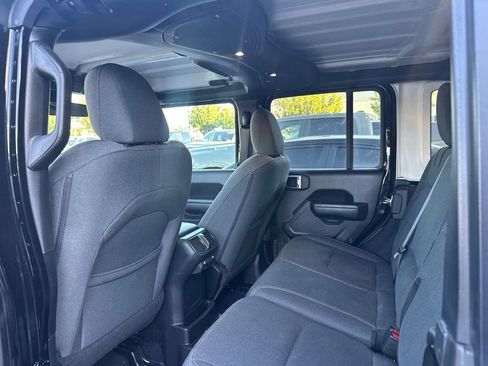 Used 2024 Jeep Wrangler Unlimited AWD/4WD image 6
