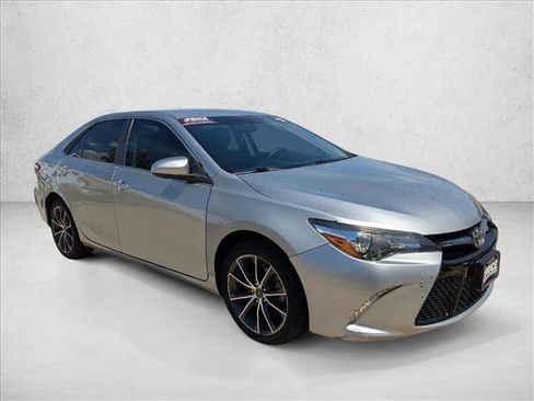 Used 2017 Toyota Camry XSE image 3