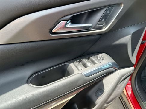 Used 2025 Chevrolet Traverse LT image 13