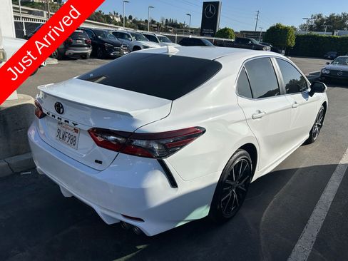 Used 2024 Toyota Camry SE image 4