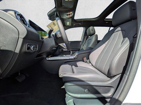 New 2026 Mercedes-Benz GLB 250 image 4