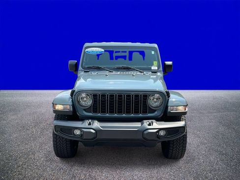 Used 2025 Jeep Gladiator Sport AWD/4WD image 8