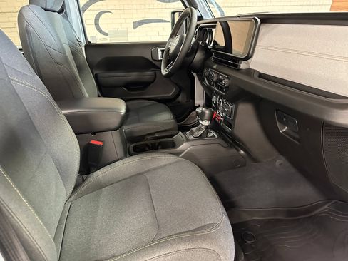 Used 2024 Jeep Wrangler Unlimited AWD/4WD image 23