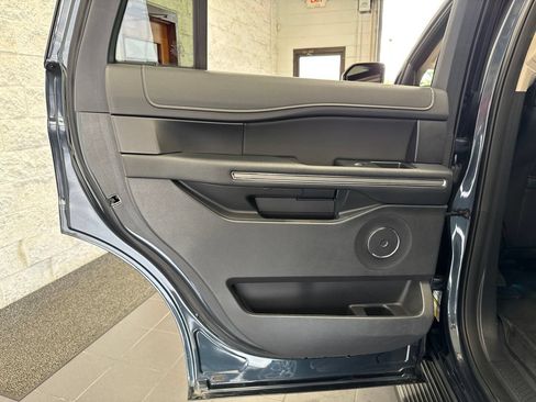 Used 2024 Ford Expedition XLT AWD/4WD image 40