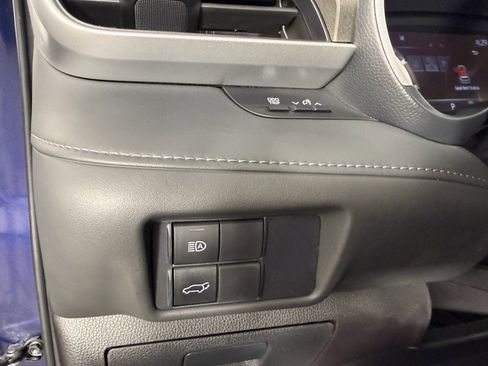 Used 2021 Toyota Highlander XLE AWD/4WD image 24