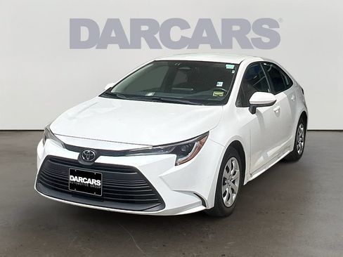 Used 2025 Toyota Corolla LE FWD image 3