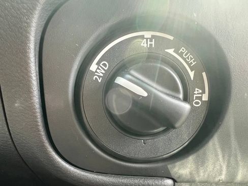 Certified 2025 Nissan Frontier PRO-4X AWD/4WD image 32