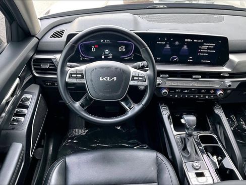 Used 2023 Kia Telluride S image 5