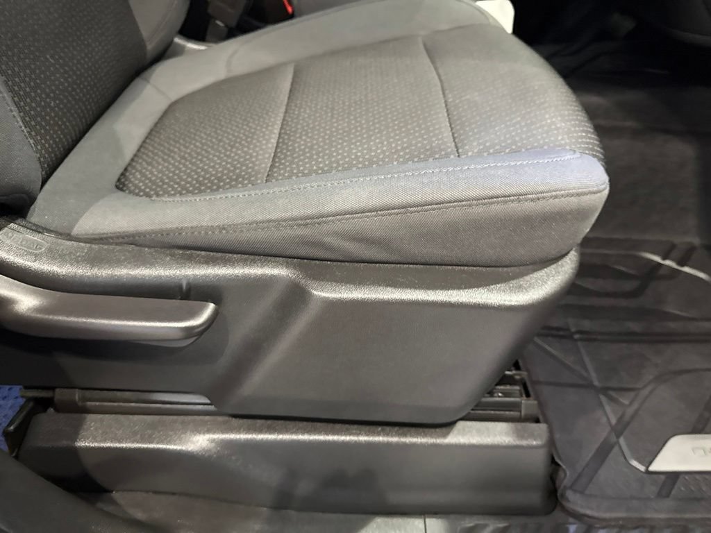 Used 2020 Chevrolet Silverado 1500 Custom w/ Custom Value Package AWD/4WD image 13