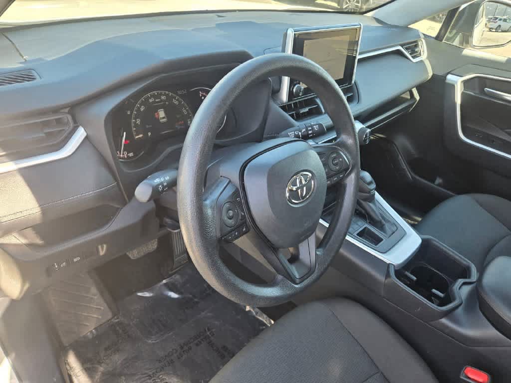Used 2025 Toyota RAV4 XLE AWD/4WD image 10
