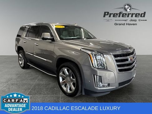 Used 2018 Cadillac Escalade Luxury AWD/4WD image 1