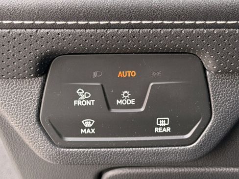 Used 2024 Volkswagen Atlas SE FWD image 23