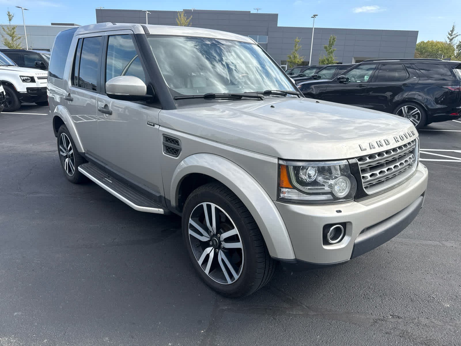 Used 2016 Land Rover LR4 AWD/4WD image 6