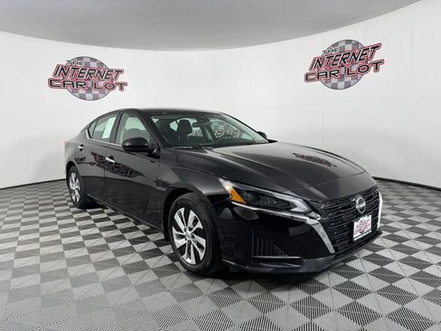 Used 2023 Nissan Altima 2.5 S FWD image 9