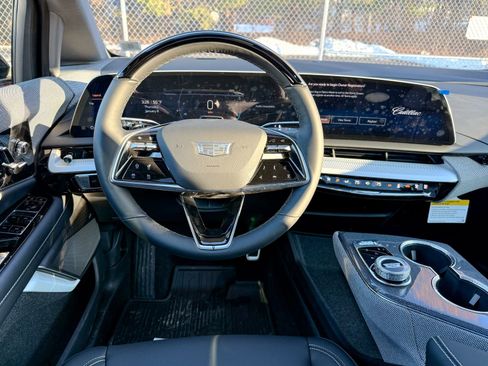 New 2026 Cadillac Optiq Luxury 1 image 31