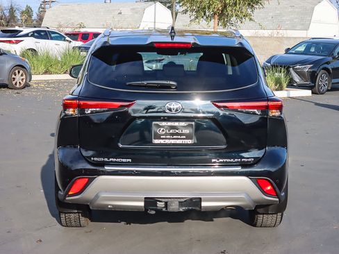 Used 2024 Toyota Highlander Platinum image 3