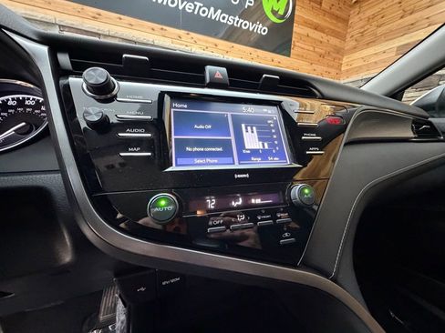 Used 2020 Toyota Camry SE image 18