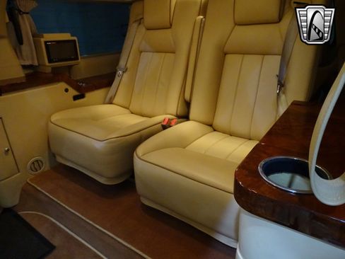 Used 2011 Cadillac Escalade ESV Premium image 22