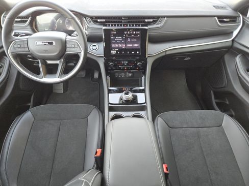 New 2025 Jeep Grand Cherokee Altitude image 2