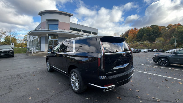 Used 2022 Cadillac Escalade ESV Premium Luxury w/ Performance Package AWD/4WD image 7
