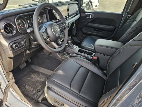 New 2025 Jeep Gladiator Sport image 26