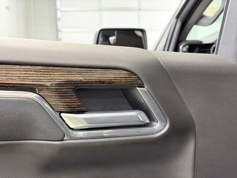 Used 2025 GMC Sierra 1500 SLE AWD/4WD image 18