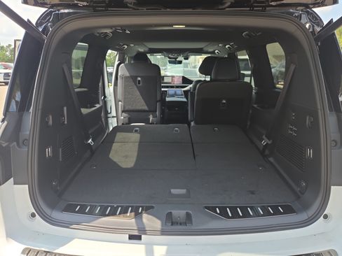 Used 2026 INFINITI QX80 4WD image 9