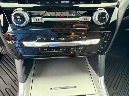 Certified 2022 Ford Explorer Platinum w/ Equipment Group 601A RWD image 33