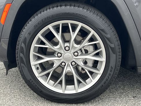 Used 2025 Jeep Grand Cherokee Summit image 37