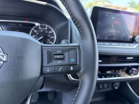 Used 2025 Nissan Rogue SV FWD image 15