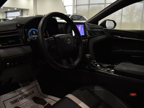 Used 2025 Toyota Camry SE image 14