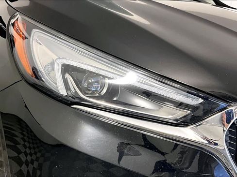 Used 2018 Buick Enclave Essence image 27