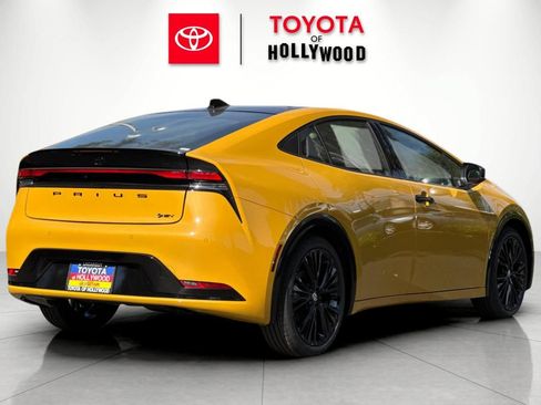New 2027 Toyota Prius FWD image 4