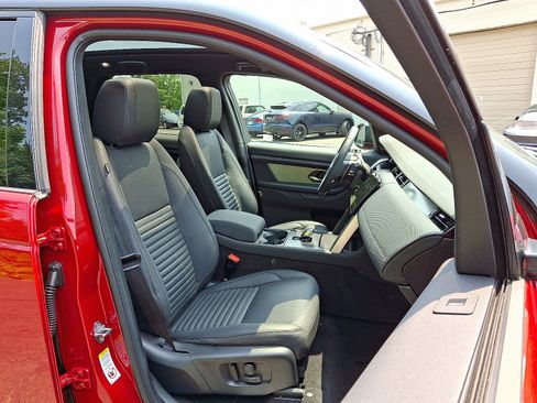 Certified 2025 Land Rover Discovery Sport Dynamic SE image 3