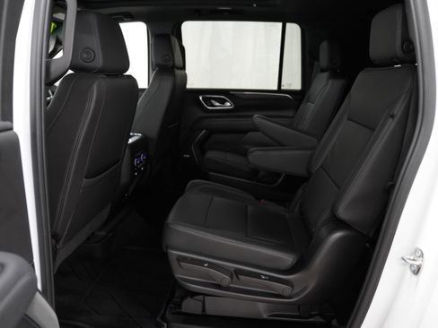Used 2024 Chevrolet Suburban Z71 w/ Luxury Package AWD/4WD image 5