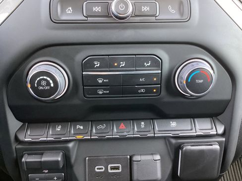 Used 2024 Chevrolet Silverado 2500 Custom w/ Custom Value Package image 17