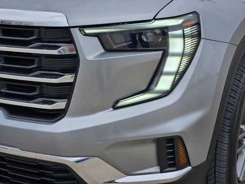 Used 2025 GMC Acadia Elevation image 11