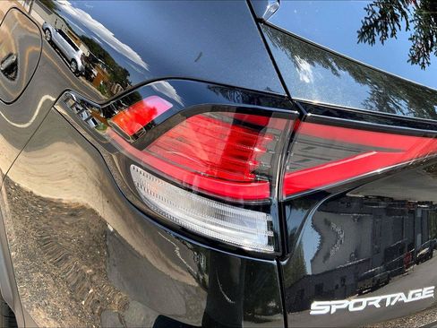 Used 2025 Kia Sportage EX AWD/4WD image 29