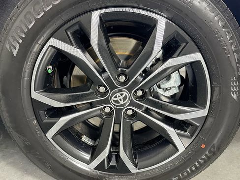 Used 2025 Toyota Sienna Platinum image 37