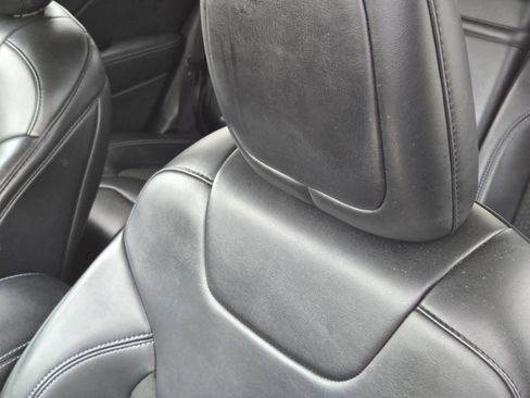 Used 2019 Jeep Cherokee Latitude Plus AWD/4WD image 15