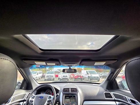 Used 2015 Ford Explorer XLT w/ Equipment Group 202B AWD/4WD image 24